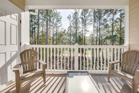Pool Access + Balcony: Barefoot Resort Retreat! Apartment in North Myrtle Beach