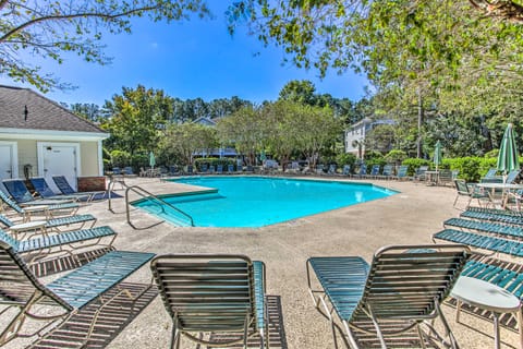 Pool Access + Balcony: Barefoot Resort Retreat! Apartment in North Myrtle Beach