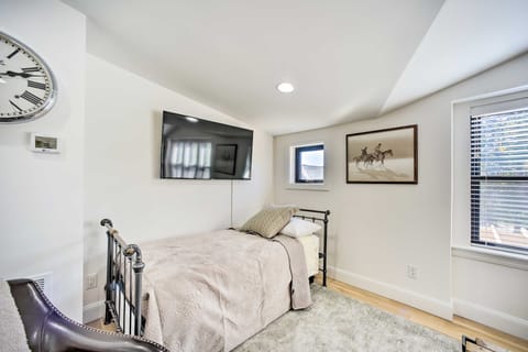 Walk to Town - Castle Rock Cottage! Cottage in Castle Rock