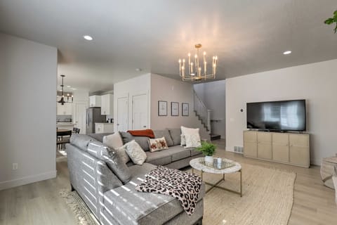 Lovely Vineyard Getaway < 1 Mi to Utah Lake! House in Vineyard