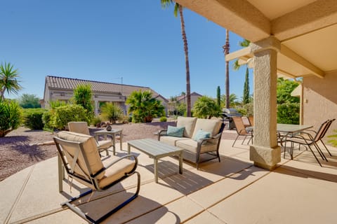 Close to Golf! Sunlit Surprise Escape w/ Casita House in Sun City Grand