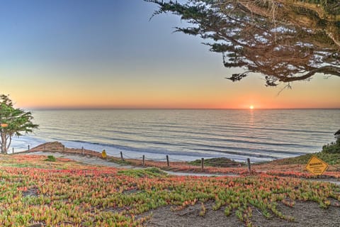 < 1 Mi to Mussel Rock Park! Cliffside Pacifica Gem Apartment in Daly City