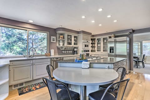 Near Shops & Eats! Centennial Home w/ Sunroom House in Centennial