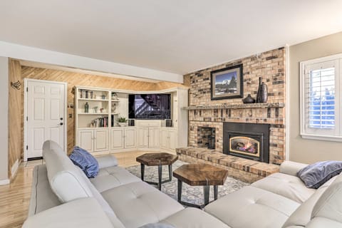 Near Shops & Eats! Centennial Home w/ Sunroom House in Centennial