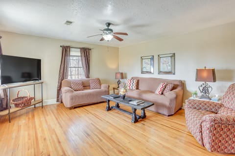 Charming Gadsden Home w/ Golf Course Views! House in Alabama