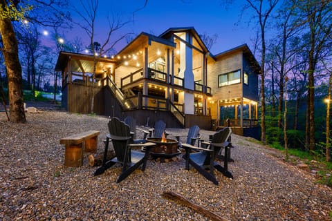 Secluded Creekside Cabin w/ Hot Tub & Fire Pit! House in Oklahoma