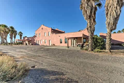 Eloy Desert Oasis w/ Courtyard & Pool Access! Apartment in Eloy