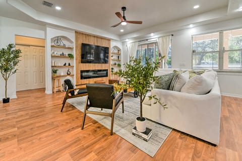 Stunning Thonotosassa Home ~ 7 Mi to Ocean! Villa in Tampa