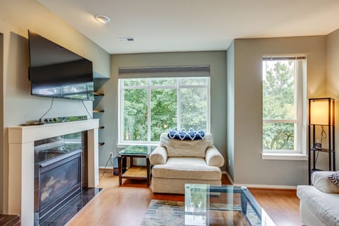 Walk to Local Shops & Eats! Quaint Issaquah Home Apartment in Issaquah