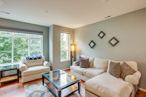 Walk to Local Shops & Eats! Quaint Issaquah Home Apartment in Issaquah