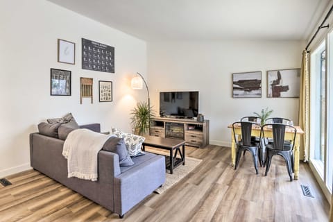 Cottage w/ Grill & Fire Pit in Osage Beach! Cottage in Osage Beach