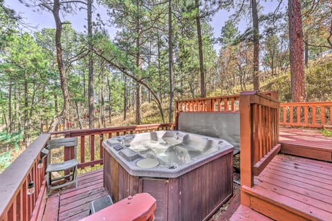 Dog-Friendly Alto Escape w/ Hot Tub + Foosball! House in Alto