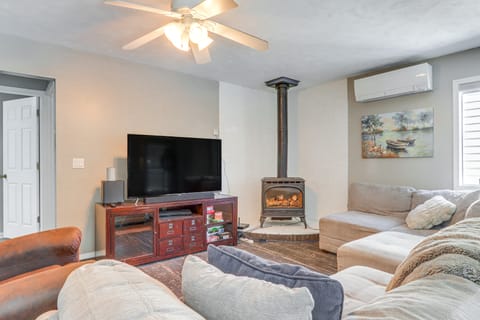 Private Hot Tub: Deer Lake Home w/ Dock Access! House in Washington