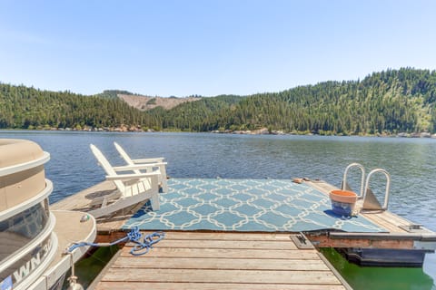 Private Hot Tub: Deer Lake Home w/ Dock Access! House in Washington