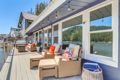 Private Hot Tub: Deer Lake Home w/ Dock Access! House in Washington