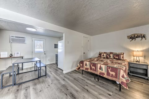 'The Regulator's Cabin': Near Grindstone Lake Apartment in Ruidoso