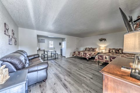 'The Regulator's Cabin': Near Grindstone Lake Apartment in Ruidoso