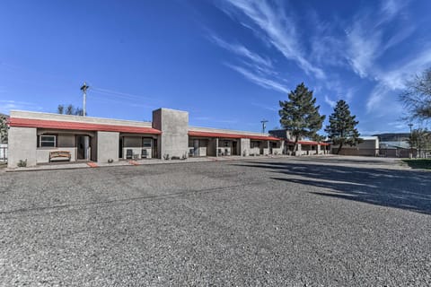 'The Regulator's Cabin': Near Grindstone Lake Apartment in Ruidoso