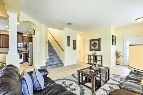 Riverview Abode w/ Large Backyard & Fire Pit! House in Tampa