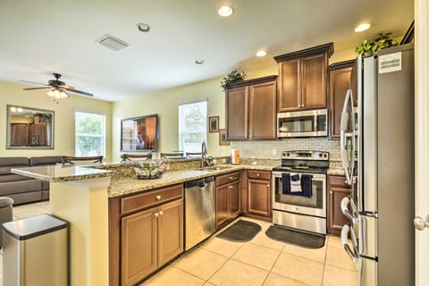 Riverview Abode w/ Large Backyard & Fire Pit! House in Tampa