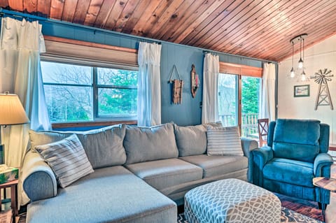 Cozy Catskills Escape, 3 Mi to Plattekill Mtn House in Capital District, NY, USA