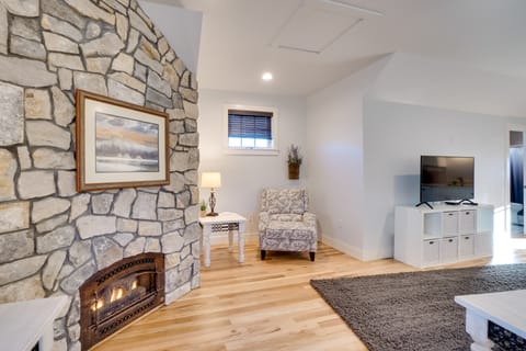 2 Mi to Town: Castle Rock Retreat w/ Fireplace! House in Castle Rock