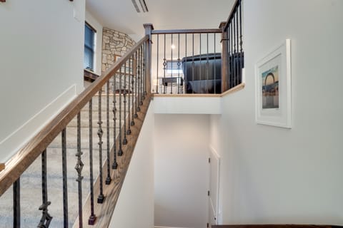 2 Mi to Town: Castle Rock Retreat w/ Fireplace! House in Castle Rock