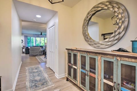 Keowee Keys Condo w/ Resort Amenities Access! Apartment in Lake Keowee