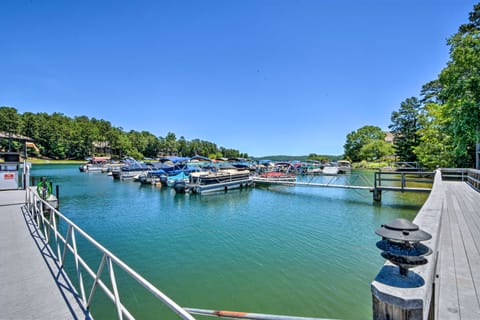 Keowee Keys Condo w/ Resort Amenities Access! Apartment in Lake Keowee