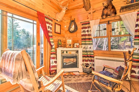 Chic Brandon Cabin w/ Pool, Hot Tub + Sauna! House in Lake Champlain