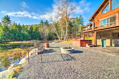 Chic Brandon Cabin w/ Pool, Hot Tub + Sauna! House in Lake Champlain