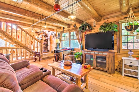 Chic Brandon Cabin w/ Pool, Hot Tub + Sauna! House in Lake Champlain