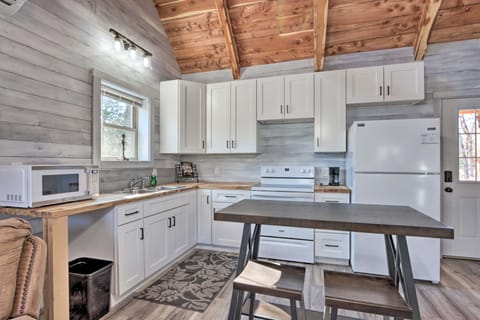 El Dorado Springs Cabin: Near Trails & Parks! House in Ozark Mountains