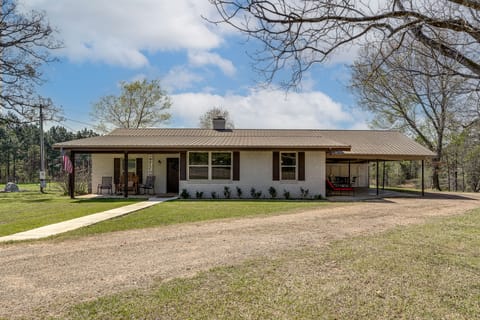 Hunt, Fish & Birdwatch: Peaceful Lockesburg Escape House in Arkansas