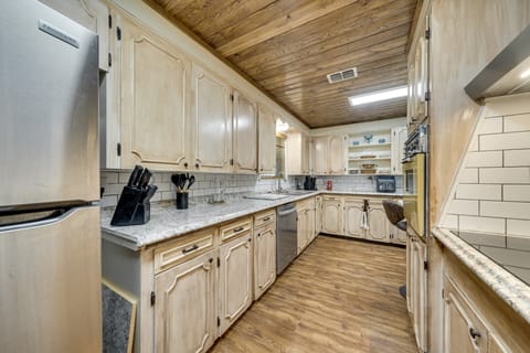 Hunt, Fish & Birdwatch: Peaceful Lockesburg Escape House in Arkansas