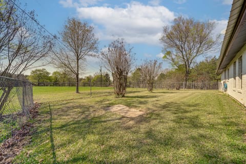 Hunt, Fish & Birdwatch: Peaceful Lockesburg Escape House in Arkansas