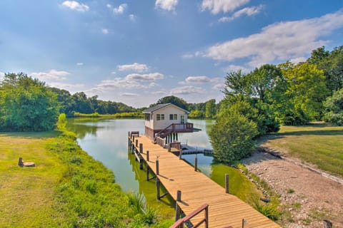 Idyllic Mt Sterling Retreat w/ Private Lake! House in Illinois