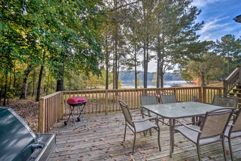 Lakefront Westminster Retreat w/ Boat Dock! House in Lake Hartwell