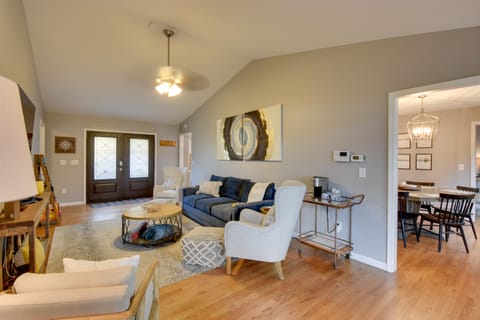 Lakefront Westminster Retreat w/ Boat Dock! House in Lake Hartwell