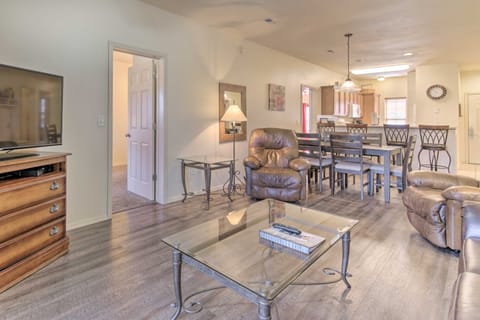 Cozy Condo w/ Nature Views: Branson Getaway Apartment in Table Rock Lake