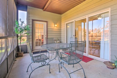 Cozy Condo w/ Nature Views: Branson Getaway Apartment in Table Rock Lake