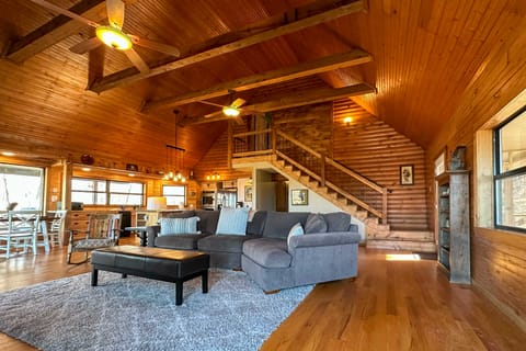 Charming Cabin w/ Hot Tub, Fire Pit & Views! House in Buffalo River