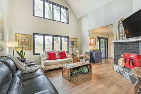 Riverfront Zanesville Getaway w/ Private Bar! House in Ohio