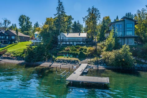 Sagle Lakefront Escape: Private Beach Access! House in Sagle