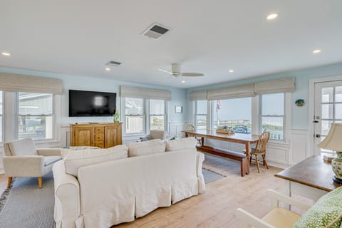 Beachfront Florida Getaway w/ Furnished Deck! House in Fernandina Beach