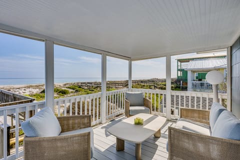 Beachfront Florida Getaway w/ Furnished Deck! House in Fernandina Beach