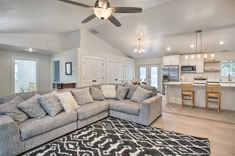 Cozy + Chic Abode ~ 11 Mi to Bloomington Lake House in Idaho