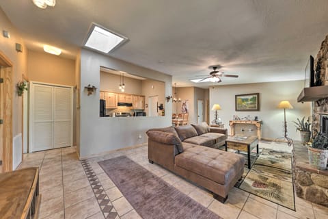 All-Season Alto Getaway w/ Fire Pit & Deck! Apartment in Alto