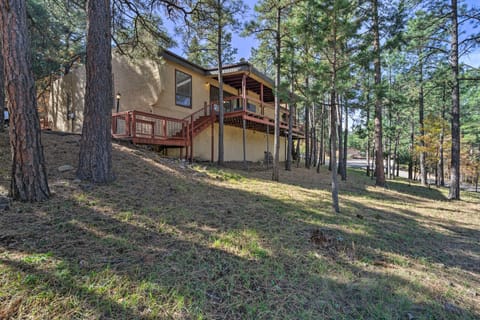 All-Season Alto Getaway w/ Fire Pit & Deck! Apartment in Alto