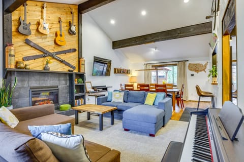 7 Mi to Skiing! Mtn-View Hot Tub Haven in Frisco House in Frisco